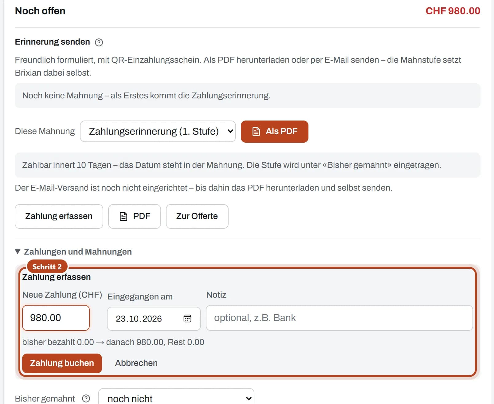 Eine überfällige Rechnung: «Zahlung erfassen» mit Betrag und Datum und dem Knopf «Zahlung buchen» (Schritt 2).